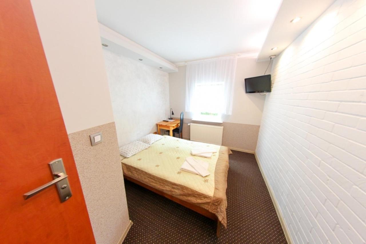 Pensjonat U Janiny Boleslawiec Boleslawiec  Exteriör bild
